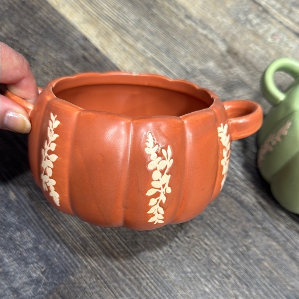 Set of Three Pumpkin-Shaped Bowls - Picture 2 of 3